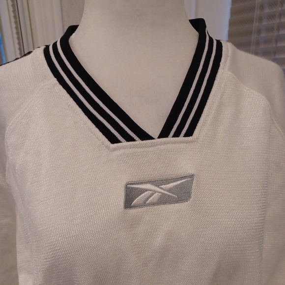 4/$40 Thick White Reebok Tee - Size Large - Picture 2 of 9